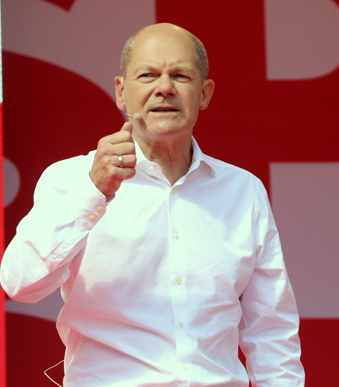 Photo des Bundeskanzlers Olaf Scholz eine Rede haltend