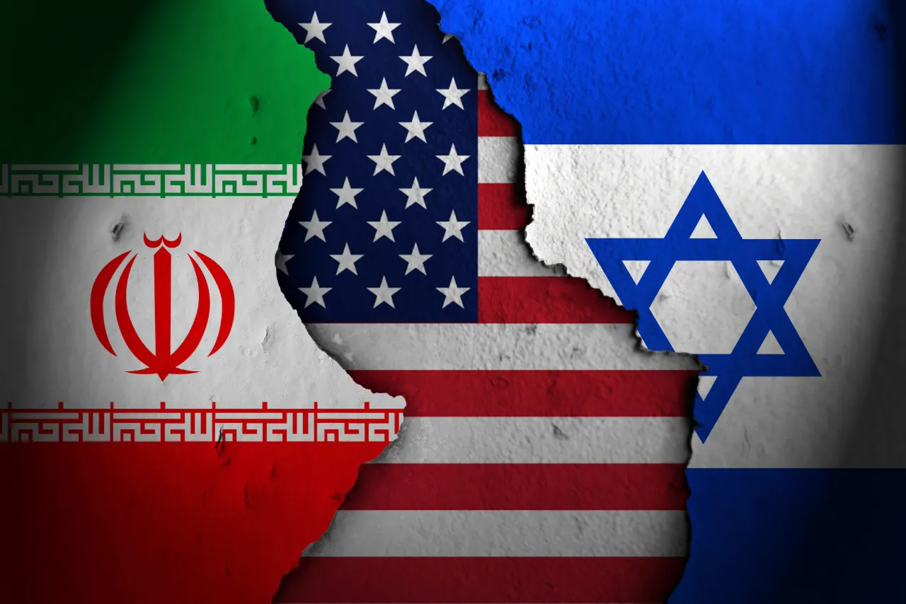 Image of the three flags of the US, Israel and Iran